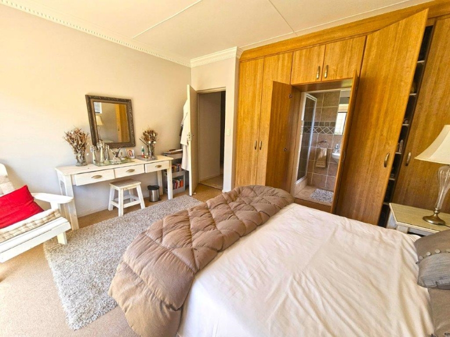 6 Bedroom Property for Sale in Jongensfontein Western Cape